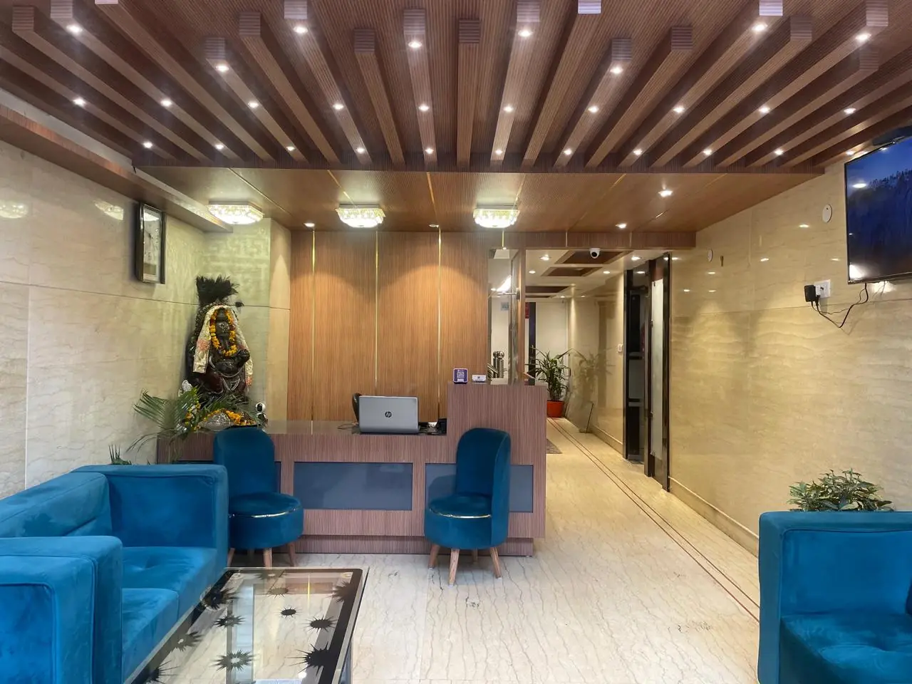 Hotel Galaxy lounge seating area