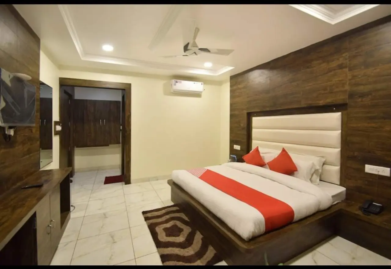 Room with warm golden accent wall